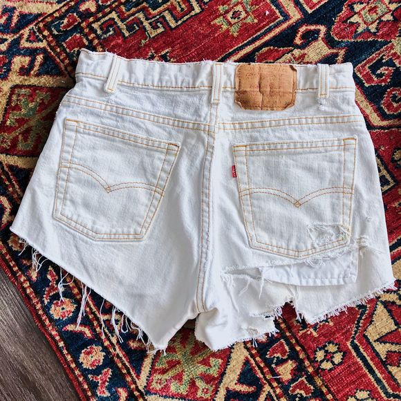 LEVI 550 VINTAGE HIGH WAISTED DENIM SHORTS - Picture 2 of 5